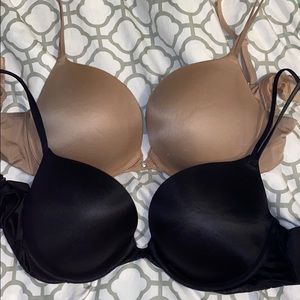 2 Victoria’s Secret bras!!